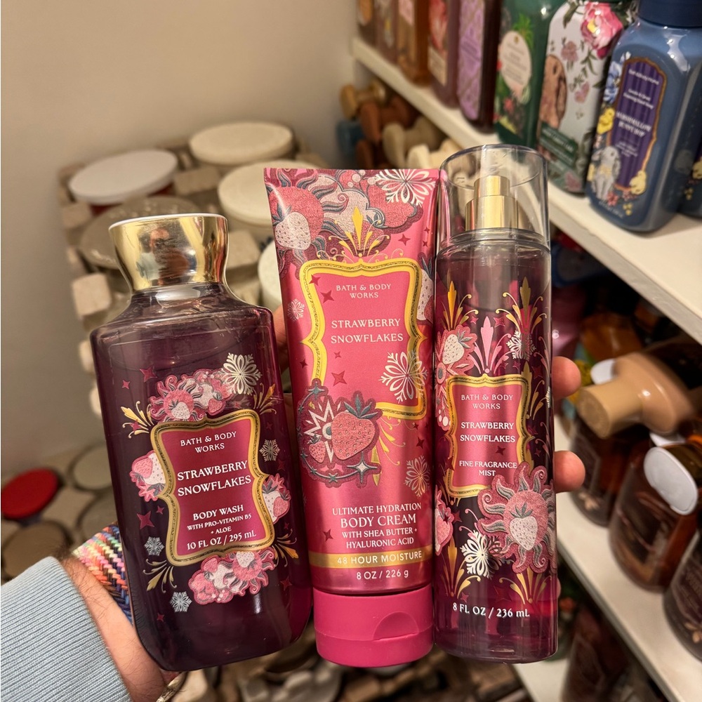 Bath & Body Works Strawberry Snowflakes Body Care Trio